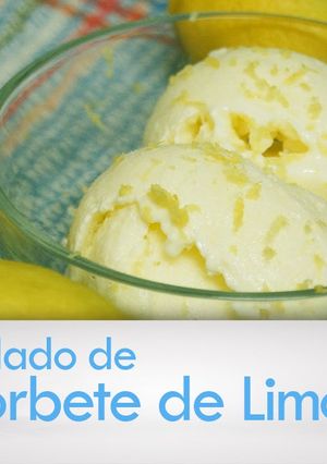 Una foto de Helado de sorbete de limón