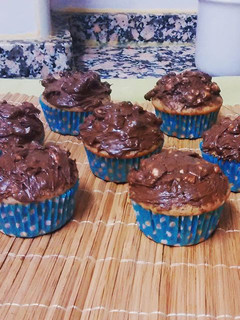 Una foto de Magdalenas caseras de chocolate con conguitos