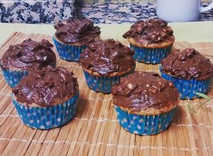 Una foto de Magdalenas caseras de chocolate con conguitos