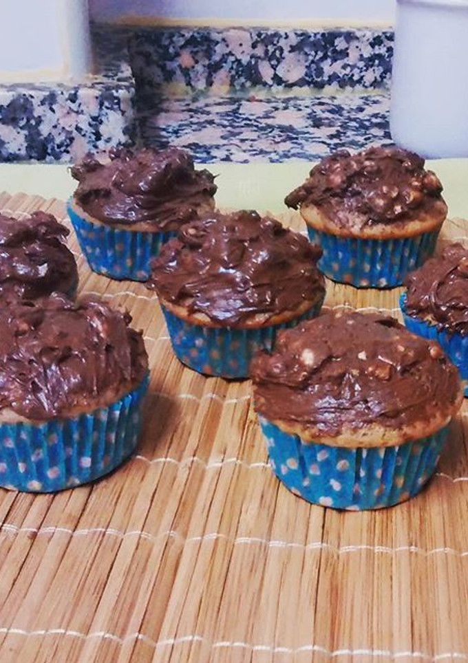 Una foto de Magdalenas caseras de chocolate con conguitos