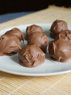 Una foto de Profiteroles Caseros de Galleta [Sin Horno]