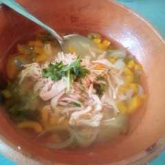 Una foto de Caldito de pollo 🍲