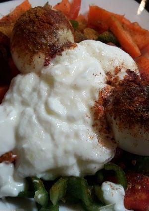 A picture of Egg healthy salad breakfast.
