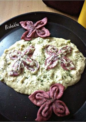 A picture of Floating Beetroot Flowers in White Gravy.