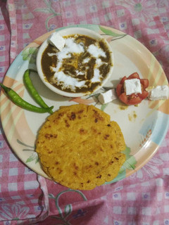 A picture of पालक पनीर नल मक्की दी रोटी ते हरी मार्च दे नल.