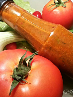 Una foto de Aliño para ensaladas picantes con hiebas aromáticas