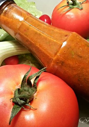 Una foto de Aliño para ensaladas picantes con hiebas aromáticas
