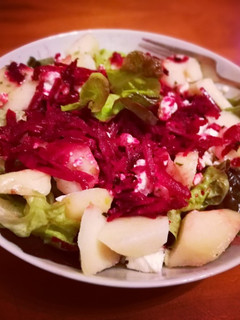 Una foto de Lechuga de roble con remolacha y queso Feta - diet