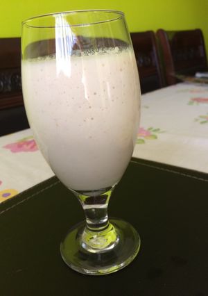 Una foto de Batido de avena y frutas 🍑🍐