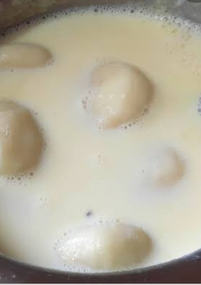 दूध पीठा (doodh pitha recipe in Hindi) रेसिपी मुख्य फोटो