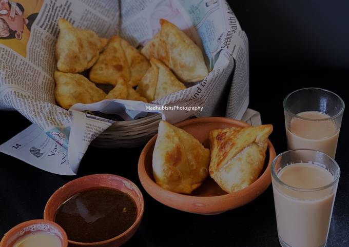 Bong style Samose with Sweet Sour Chutney and Tea