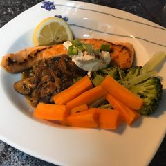 Salmon with sour cream A picture of Salmon with sour cream.