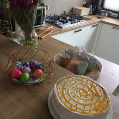 A picture of Lemon sponge cake.