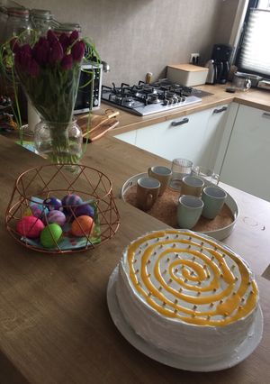 A picture of Lemon sponge cake.
