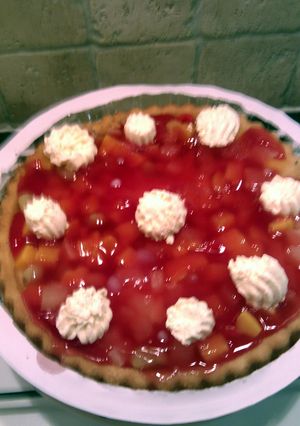 A picture of 'V' fruit flan.