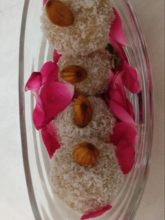 A picture of Almond Coconut laddu.