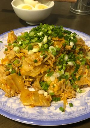 Hình của món Thịt lợn xào kim chi.