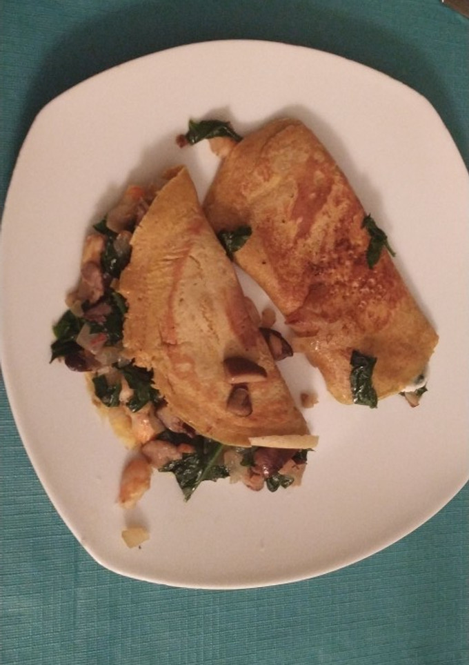 Una foto de Crepes saladas con espinacas setas y queso 💚