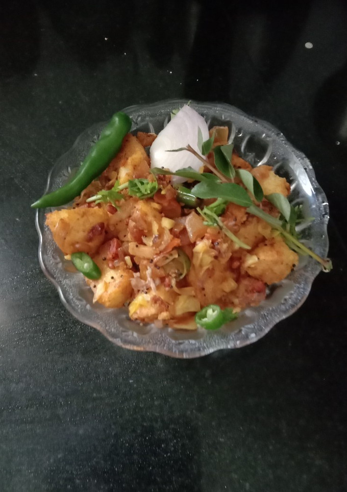 சுவையான இட்லி கிச்சடி (Idli khichadi recipe in tamil) செய்முறை முக்கிய புகைப்படம்