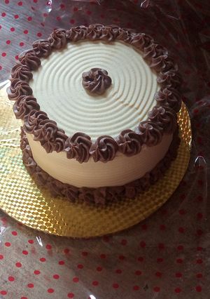 A picture of Butter cream icing.