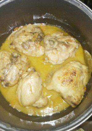 Una foto de Contramuslos de pollo en salsa