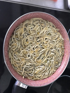 Una foto de Arroz con gulas