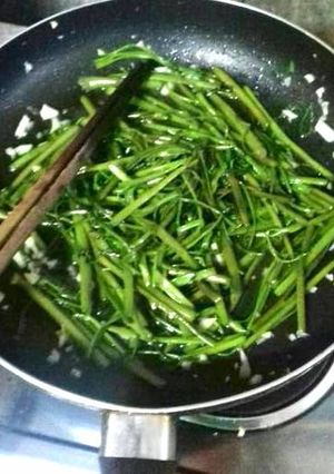 Hình của món Rồng xanh lượn mây.