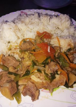 A picture of Beef stew with boiled rice.