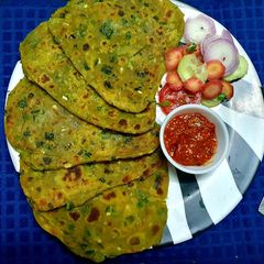 A picture of Spring Onion Paratha.