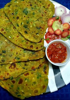 A picture of Spring Onion Paratha.