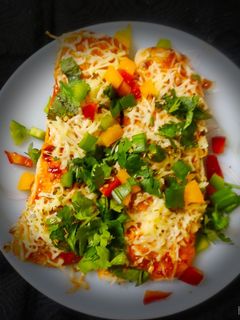 લેફ્ટઓવર રોટી એનચીલાડાસ (Leftover Roti Enchiladas Recipe In Gujarati) રેસીપી મુખ્ય ફોટો