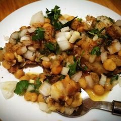 A picture of Alloo Tikki Chaat.