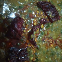 A picture of Lasooni dal palak.