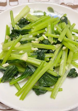 炒小松菜（油水炒法） 的食譜成品照片