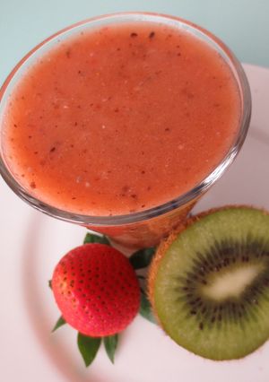 Foto principal de Jugo isotónico de fresa, kiwi y semilla de chía enriquecido con Agua de Mar