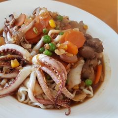 A picture of Squids n' Veggies stir fry.