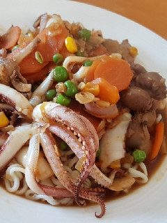A picture of Squids n' Veggies stir fry.