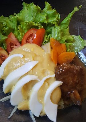 Foto resep Selada banjar ditemani bistik ayam