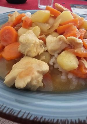 Una foto de Guiso de Curry con Verduras y Pollo