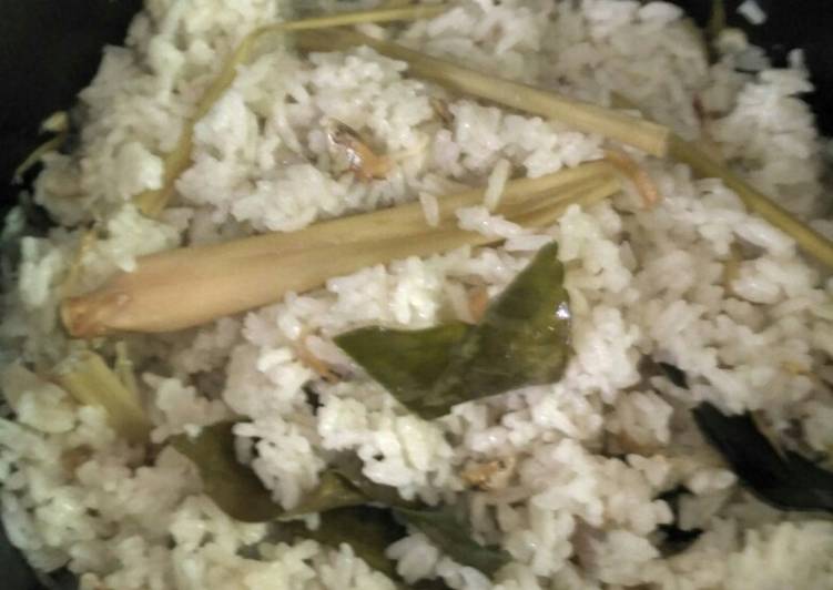 Cara Gampang Menyiapkan Nasi liwet ala-ala magic com Anti Gagal