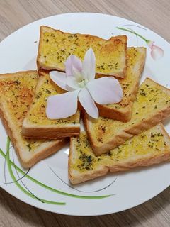 Hình của món Bánh mì nướng bơ tỏi.