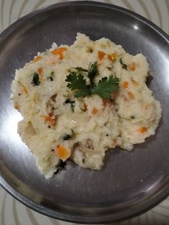 વેજીટેબલ ગાર્લિક બટર ઉપમા (Vegetable Garlic Butter Upma Recipe In Gujarati) રેસીપી મુખ્ય ફોટો