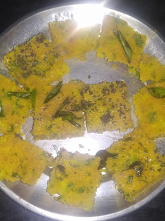 டோக்லா/Dhokla (Dhokla recipe in tamil) செய்முறை முக்கிய புகைப்படம்