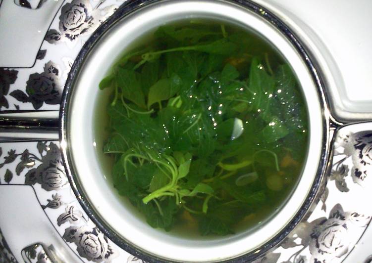 Simple Way to Prepare Speedy Indonesian Spinach Clear Soup