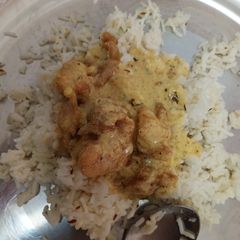 A picture of Curry with besan pakoda.
