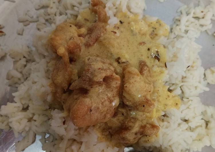 How To Make  Curry with besan pakoda