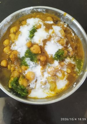 छोले आलू टिकिया चाट रेसिपी मुख्य फोटो