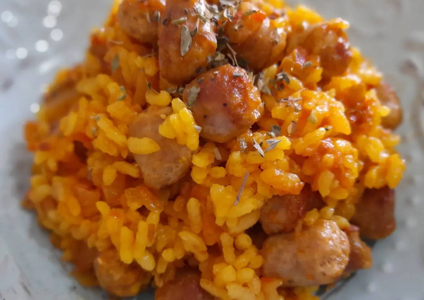 Arroz seco de salchichas