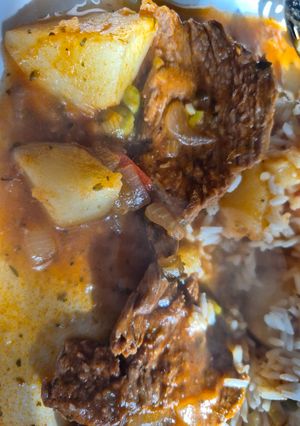Una foto de Bifes con salsa
