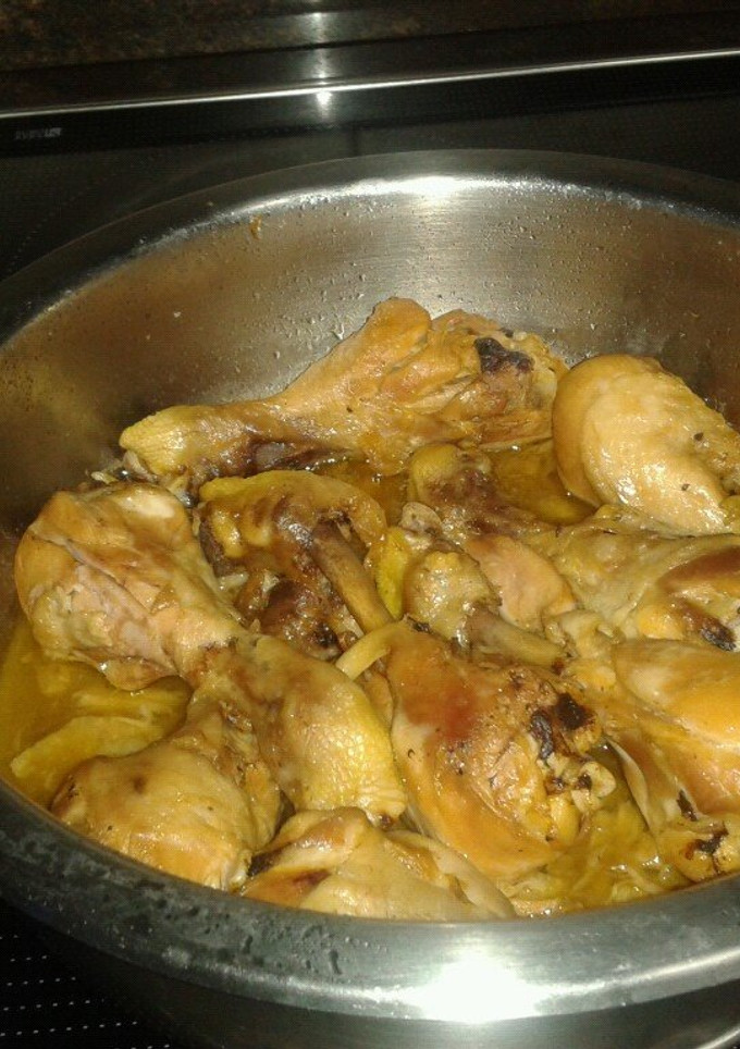 Una foto de Muslitos de pollo guisados
